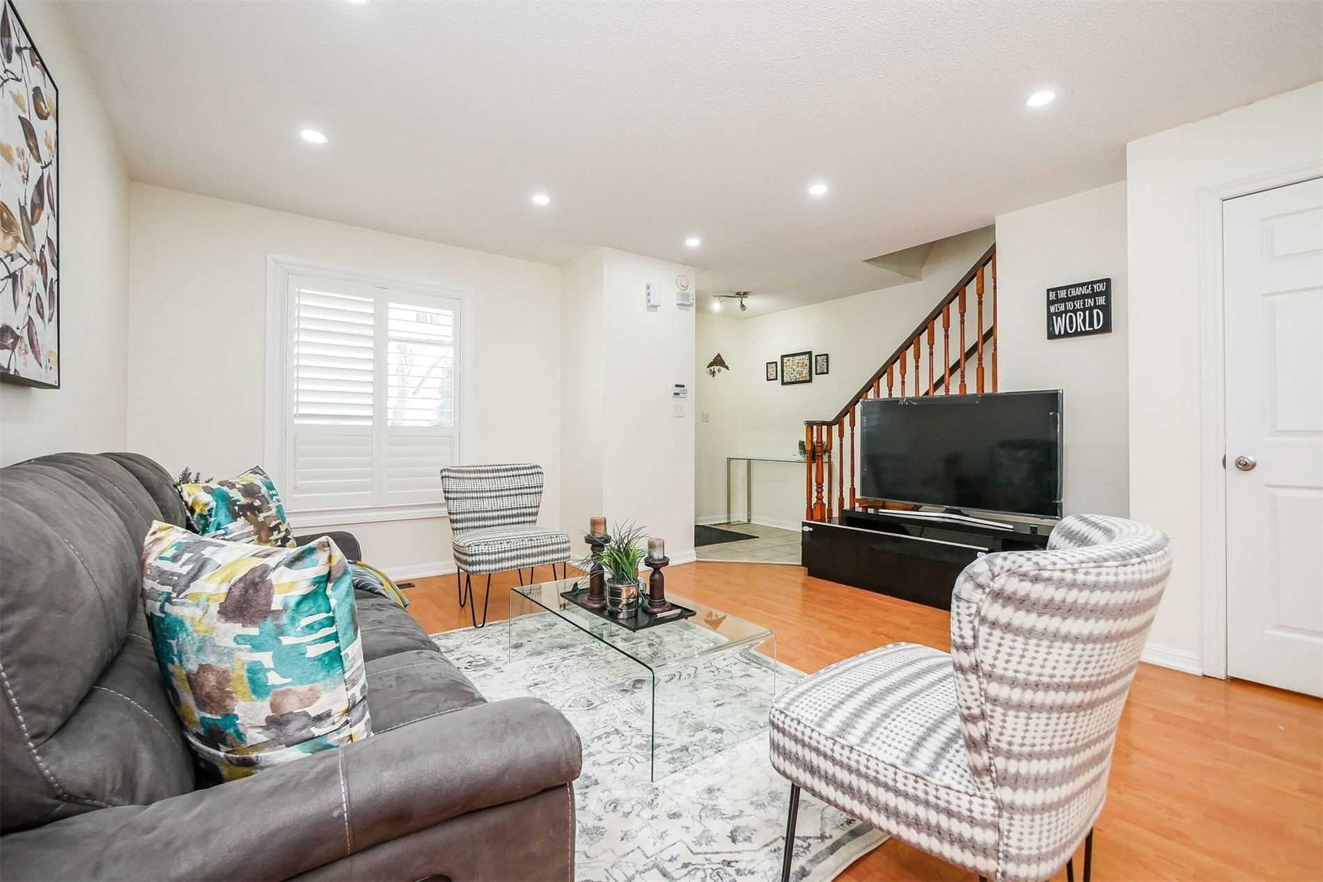 8 Rowland St