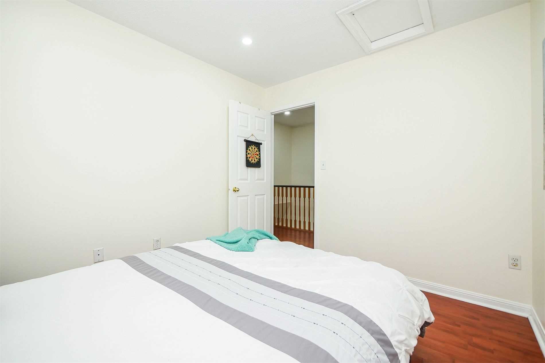 8 Rowland St