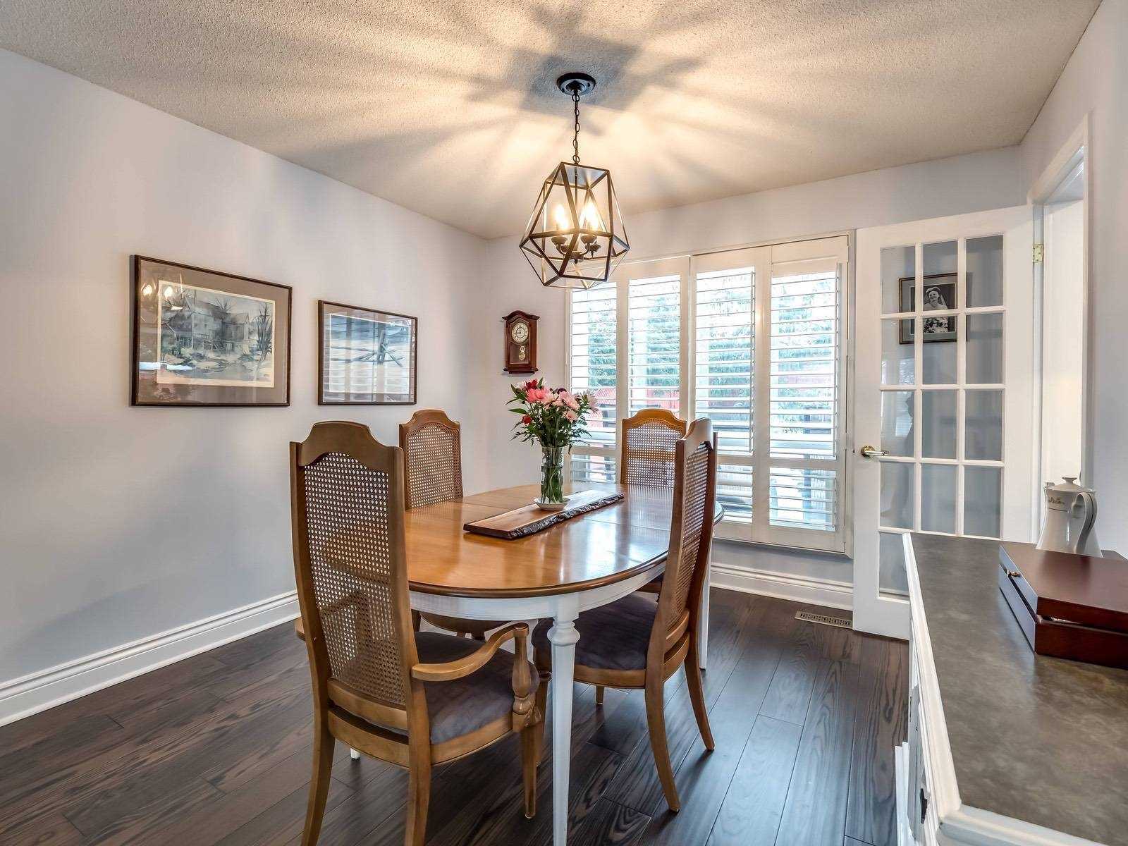 40 Barr Cres
