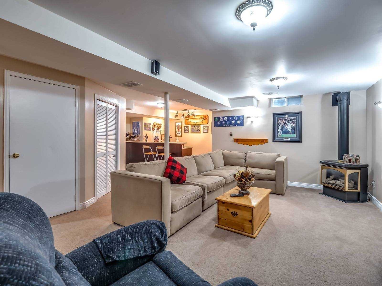 40 Barr Cres