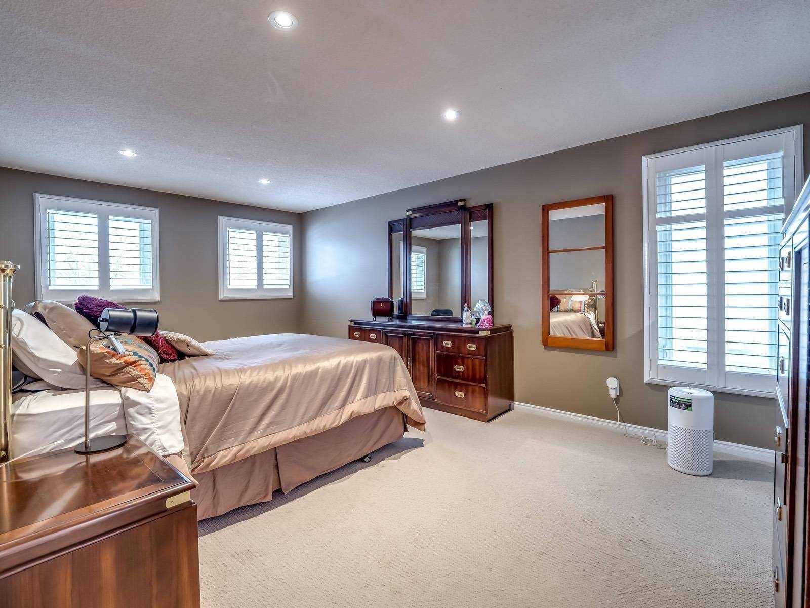 40 Barr Cres