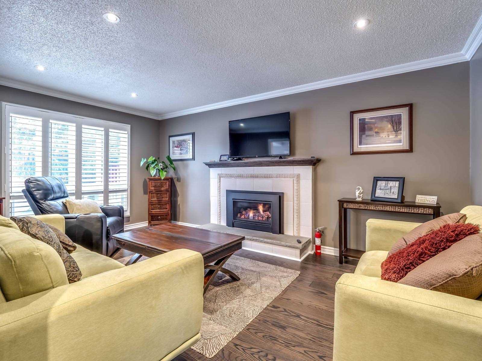 40 Barr Cres