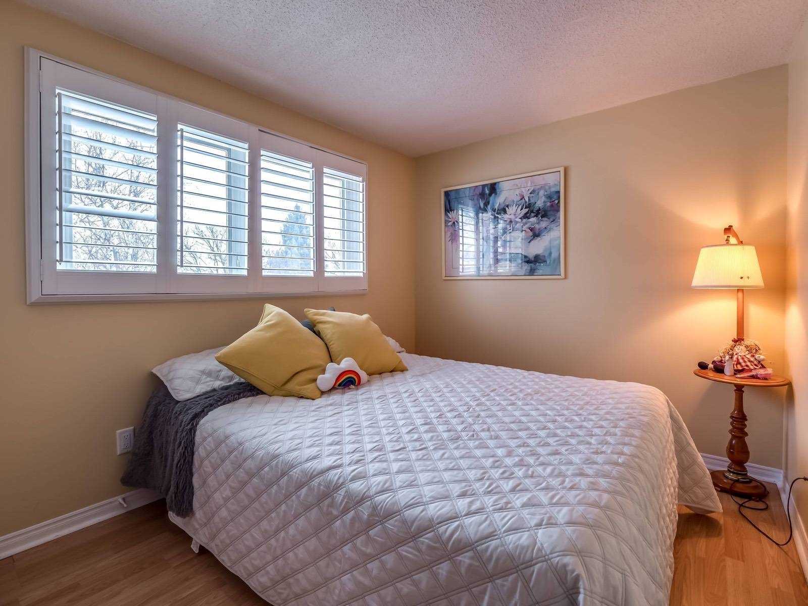 40 Barr Cres