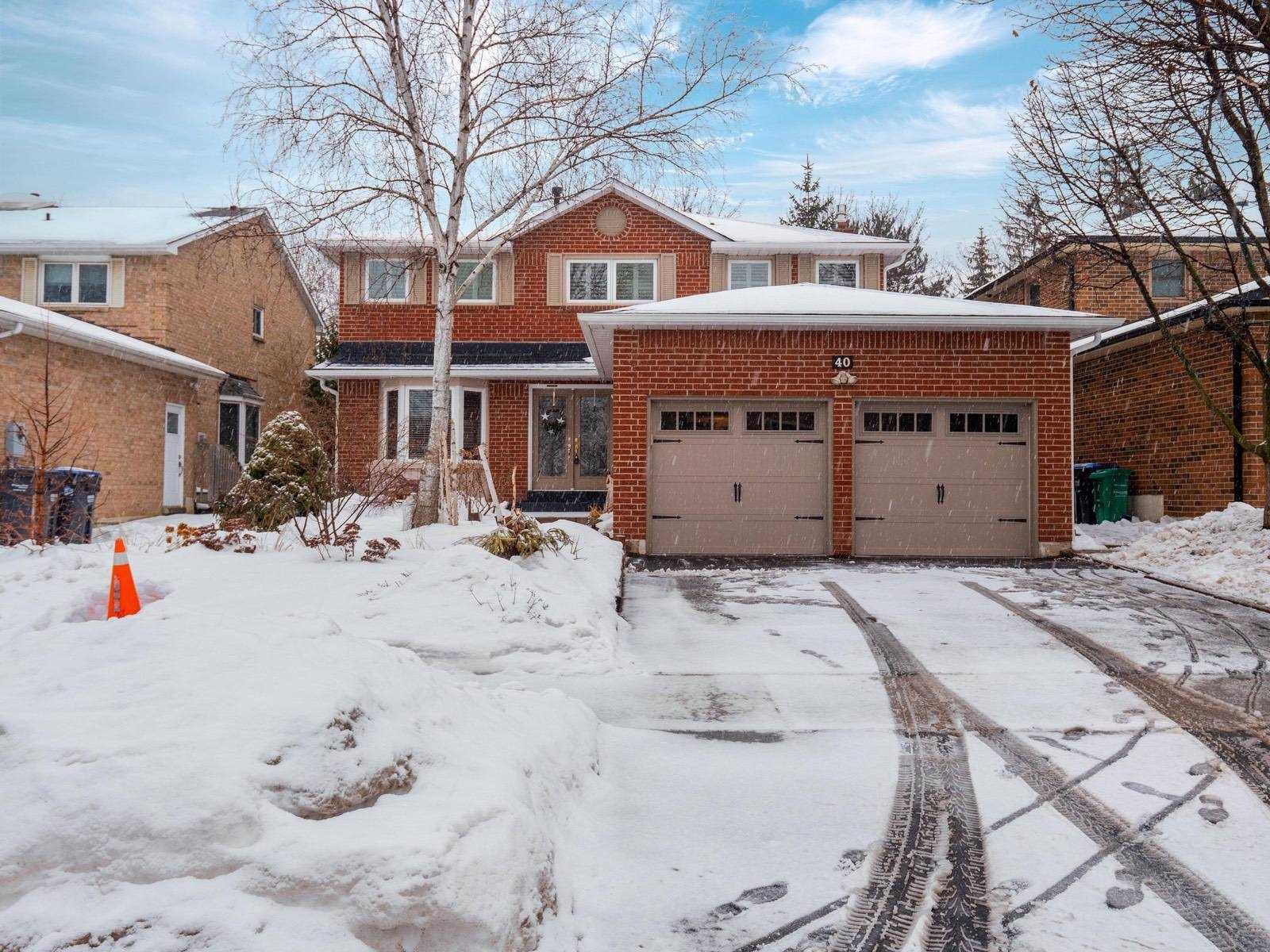 40 Barr Cres