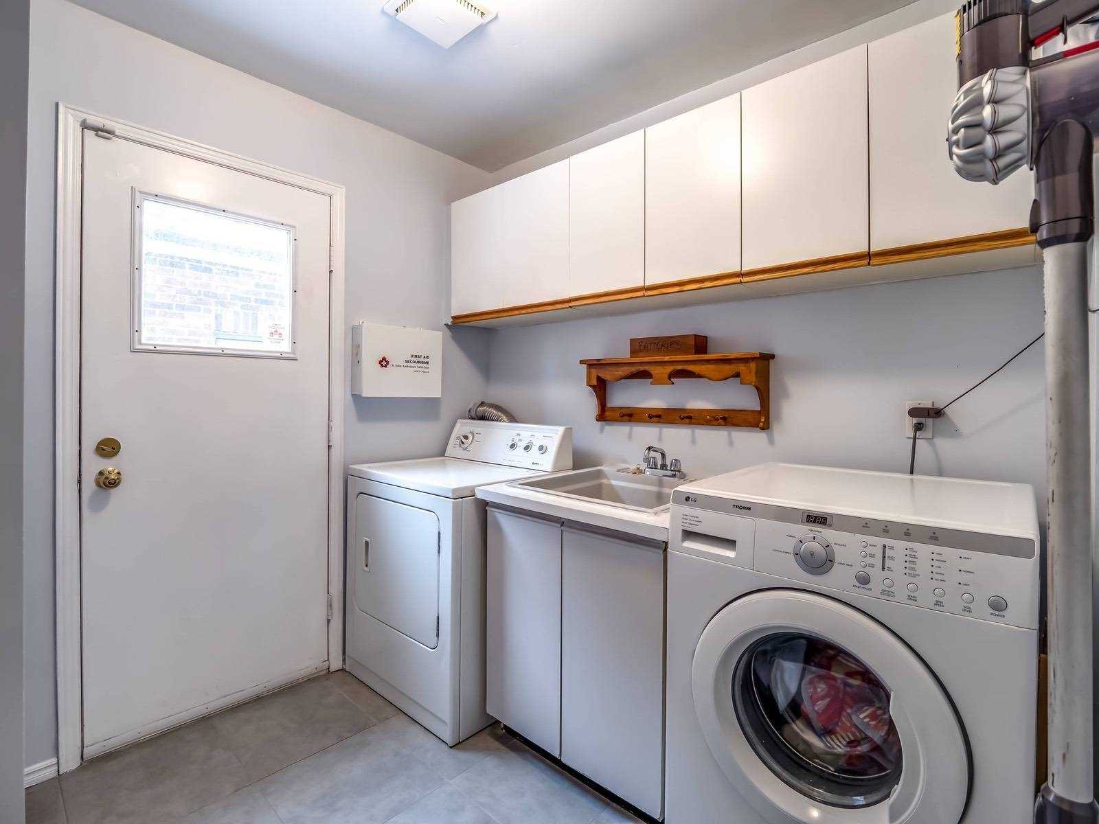 40 Barr Cres