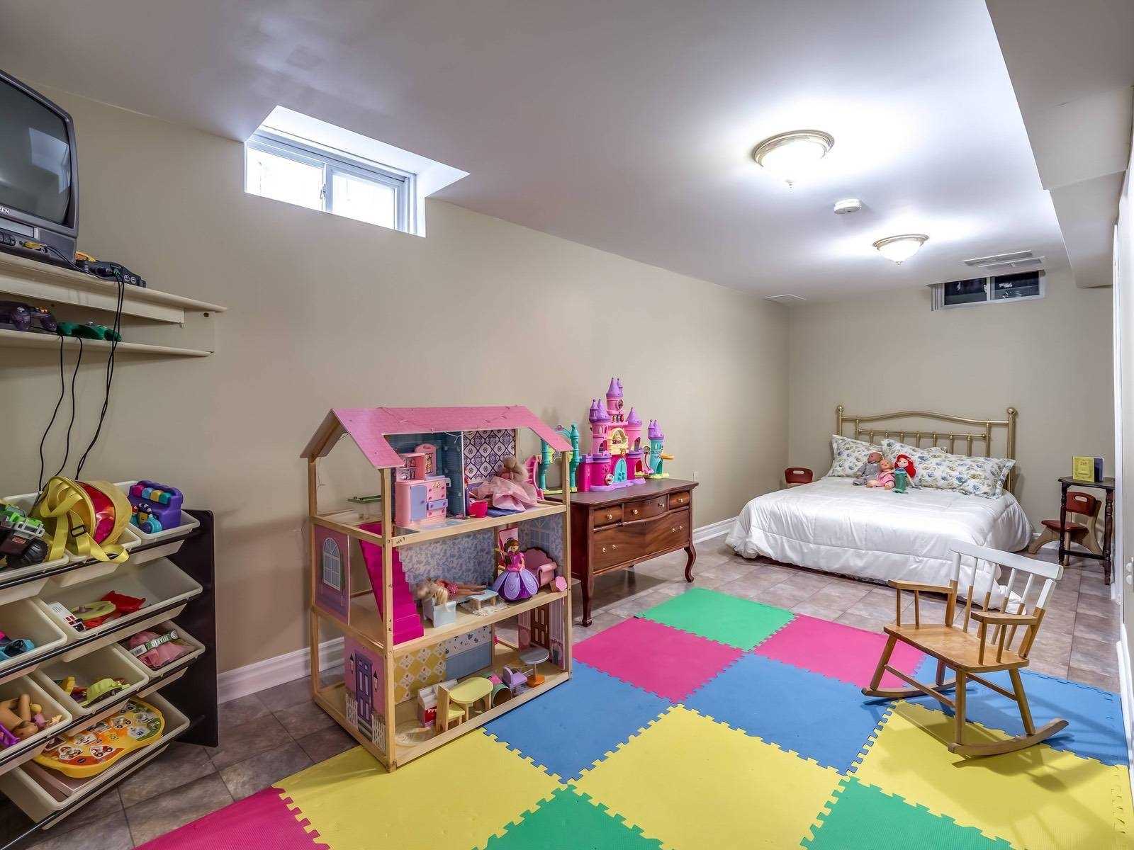 40 Barr Cres