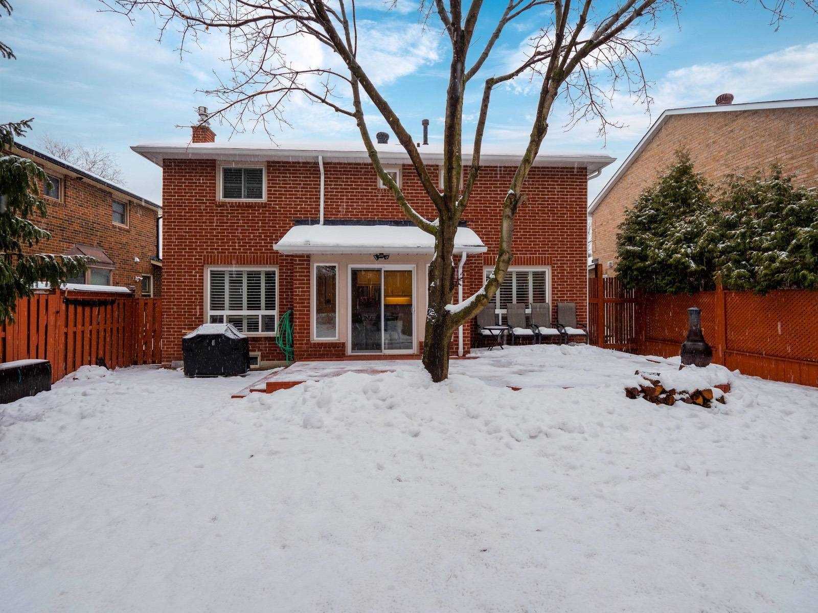40 Barr Cres