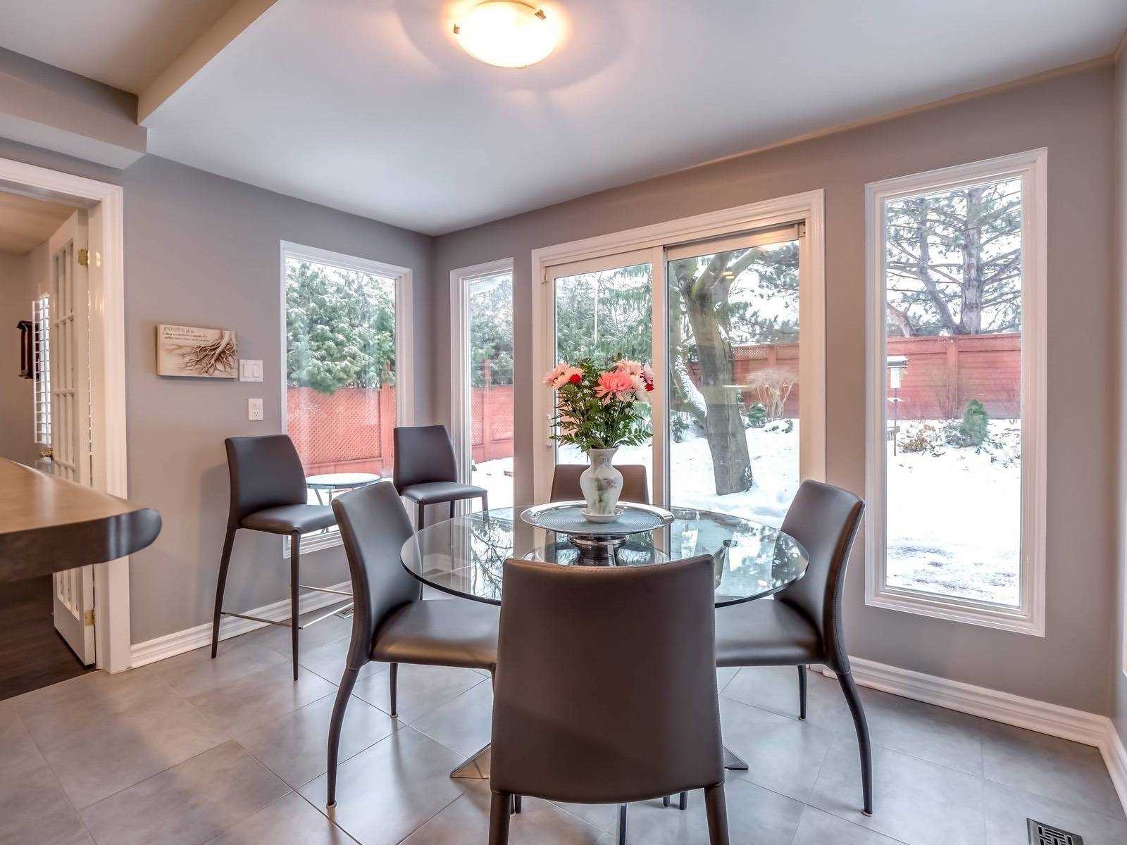 40 Barr Cres