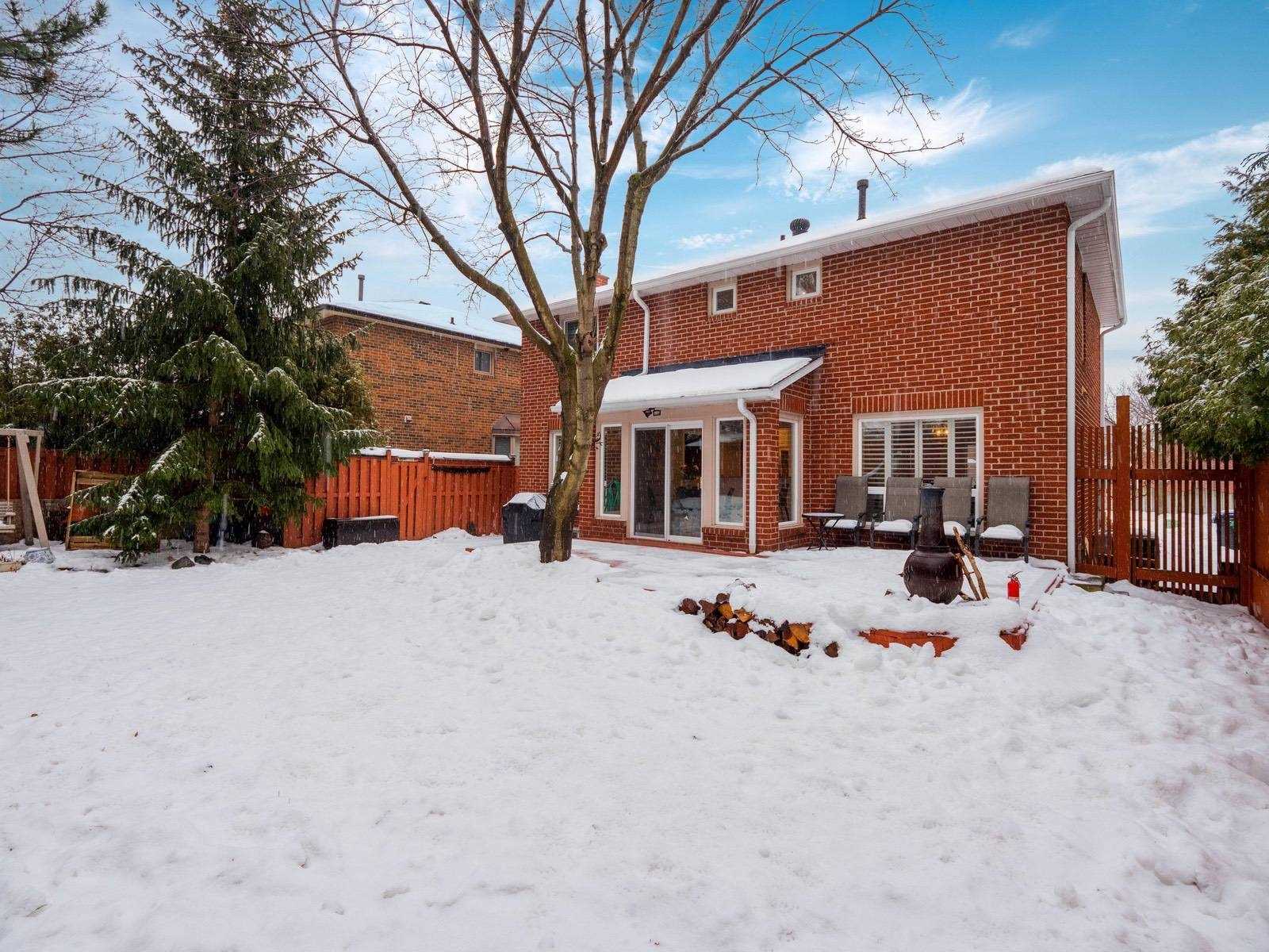 40 Barr Cres