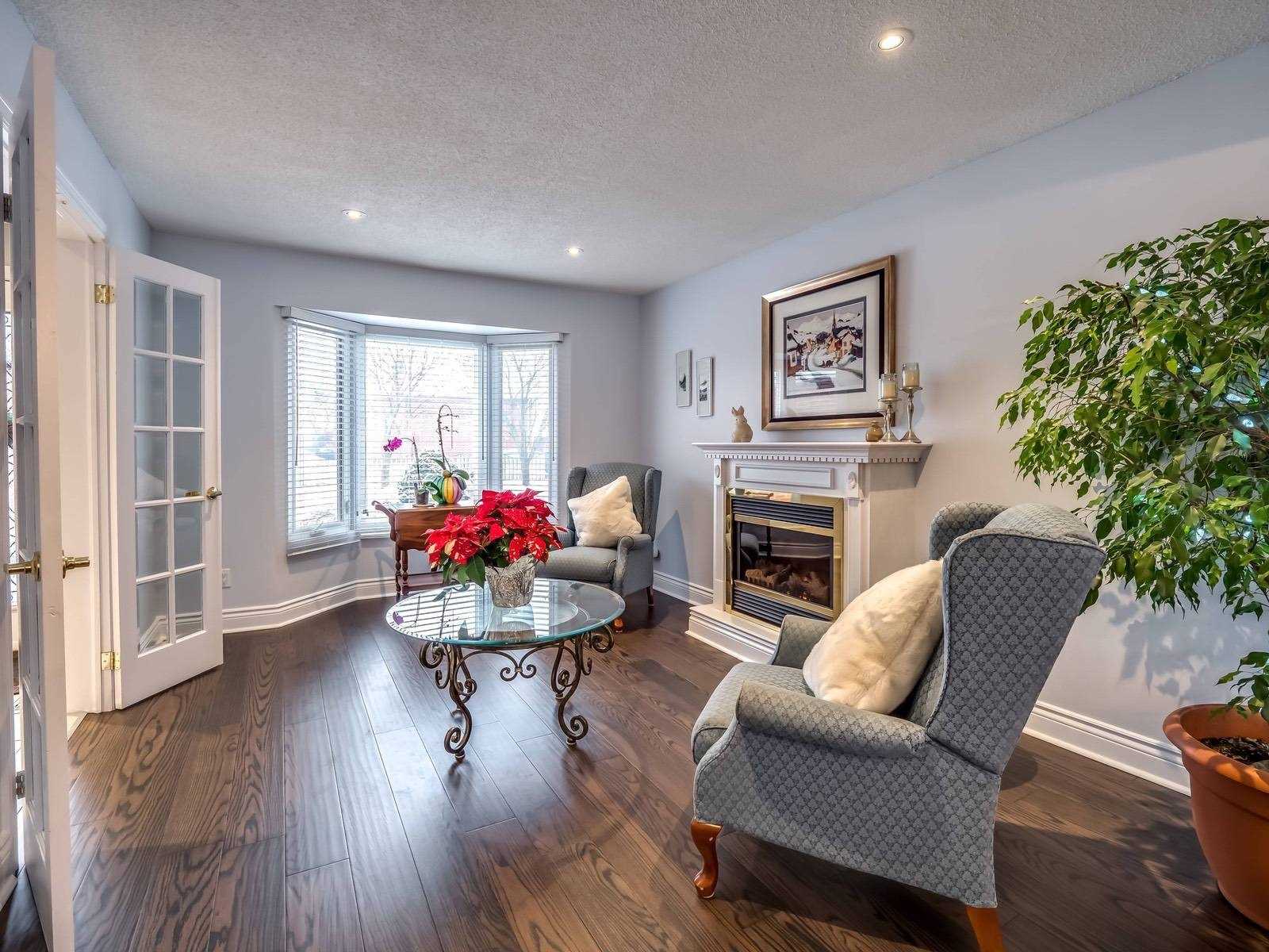 40 Barr Cres