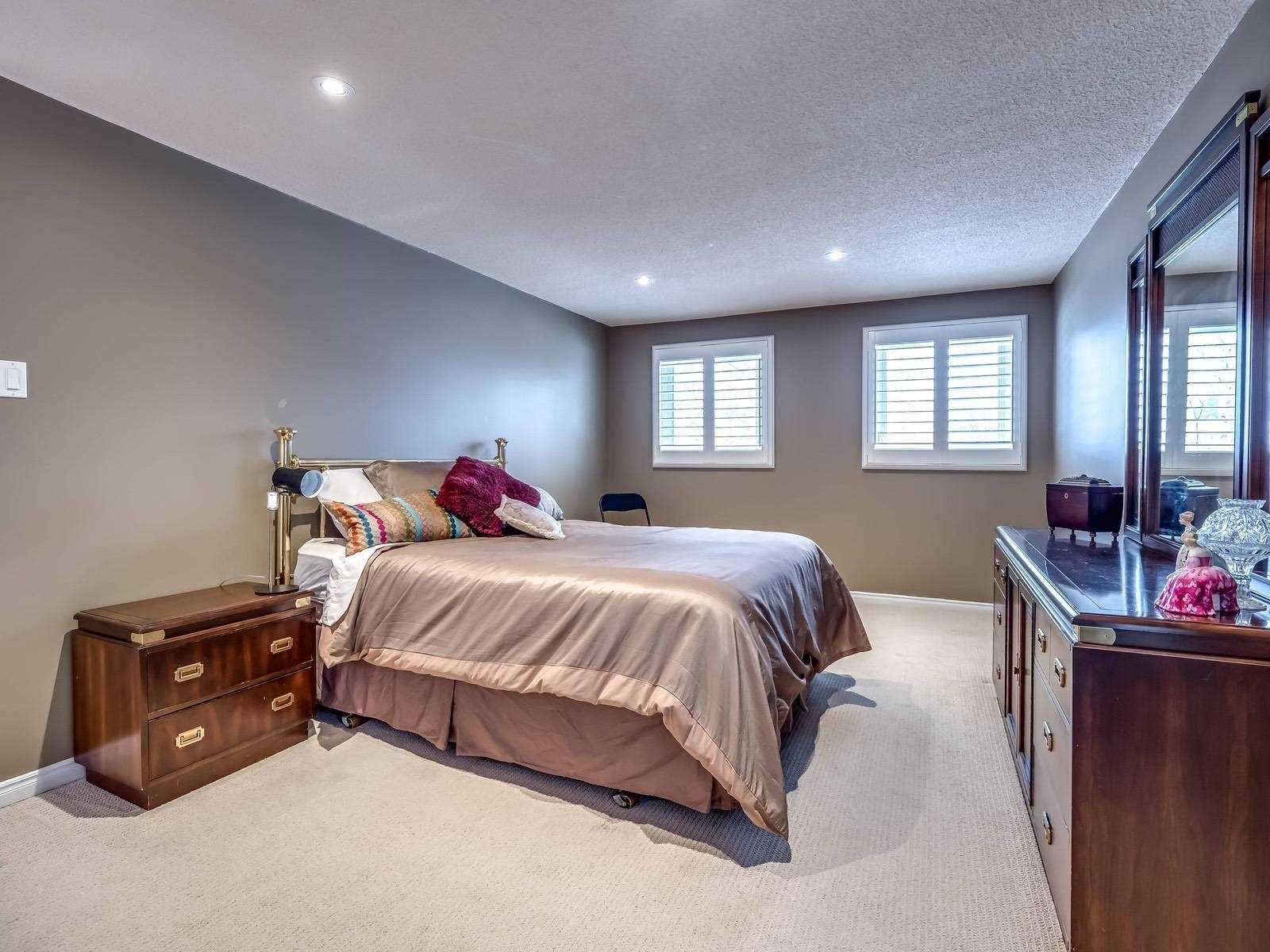 40 Barr Cres