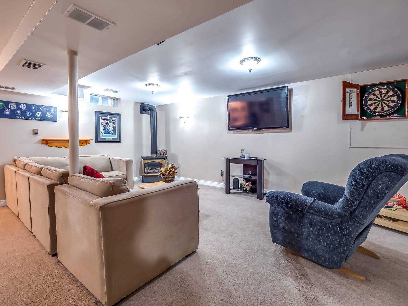 40 Barr Cres