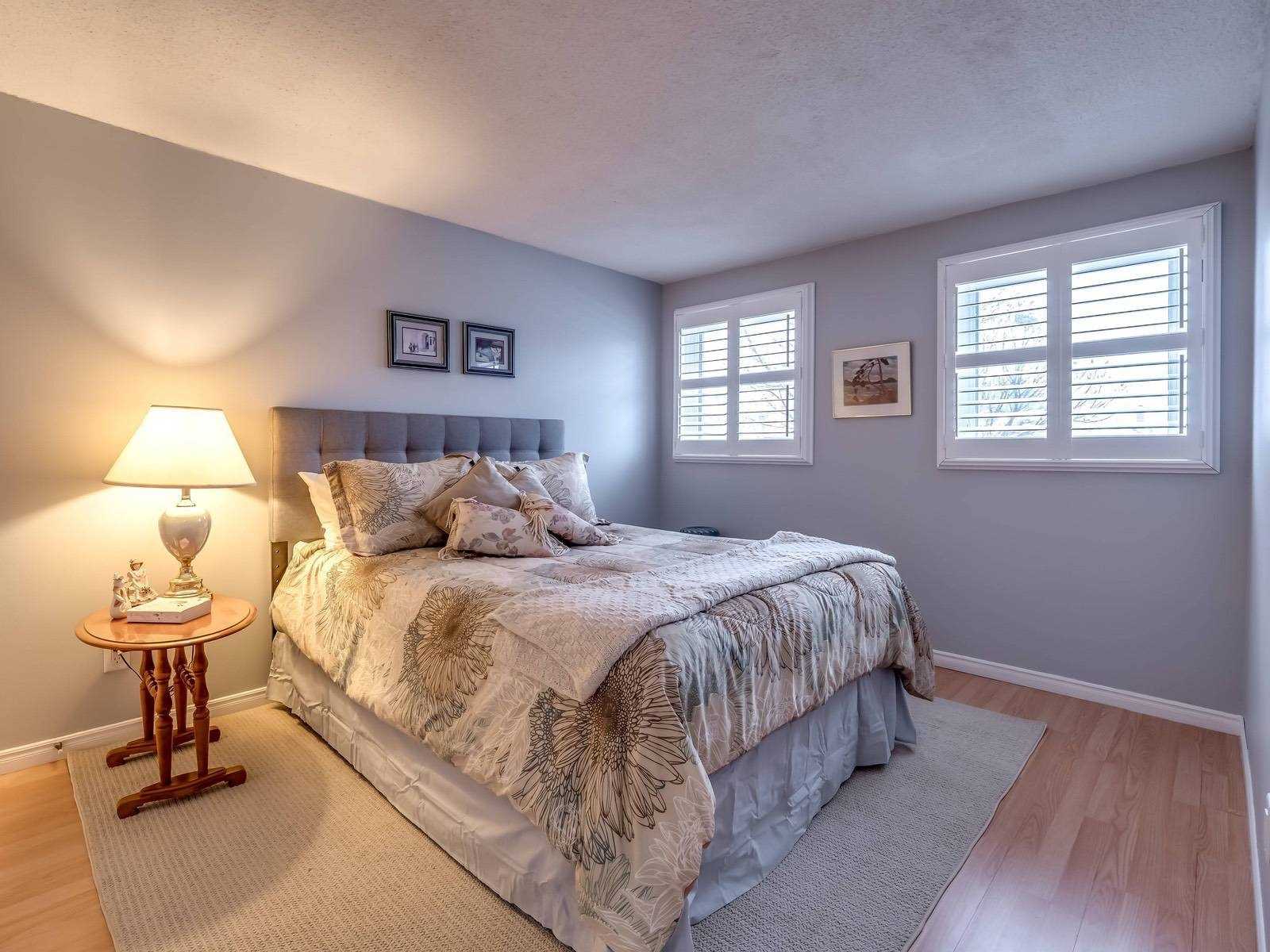 40 Barr Cres