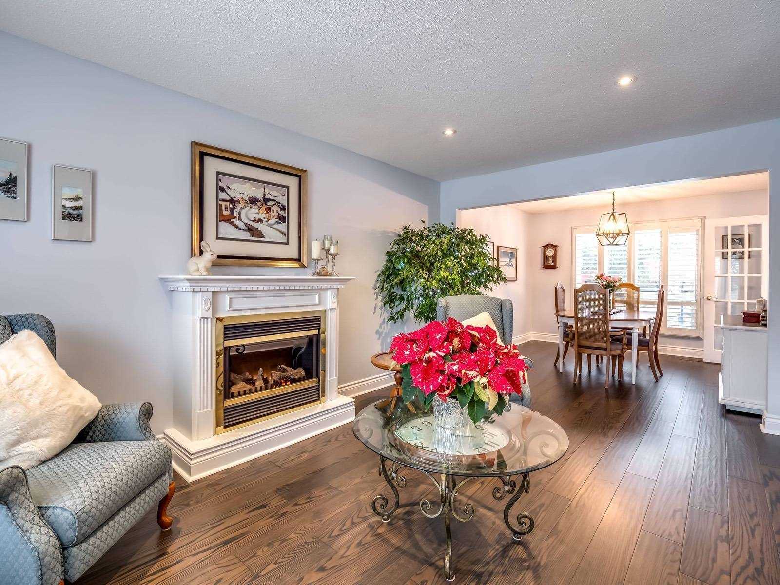 40 Barr Cres