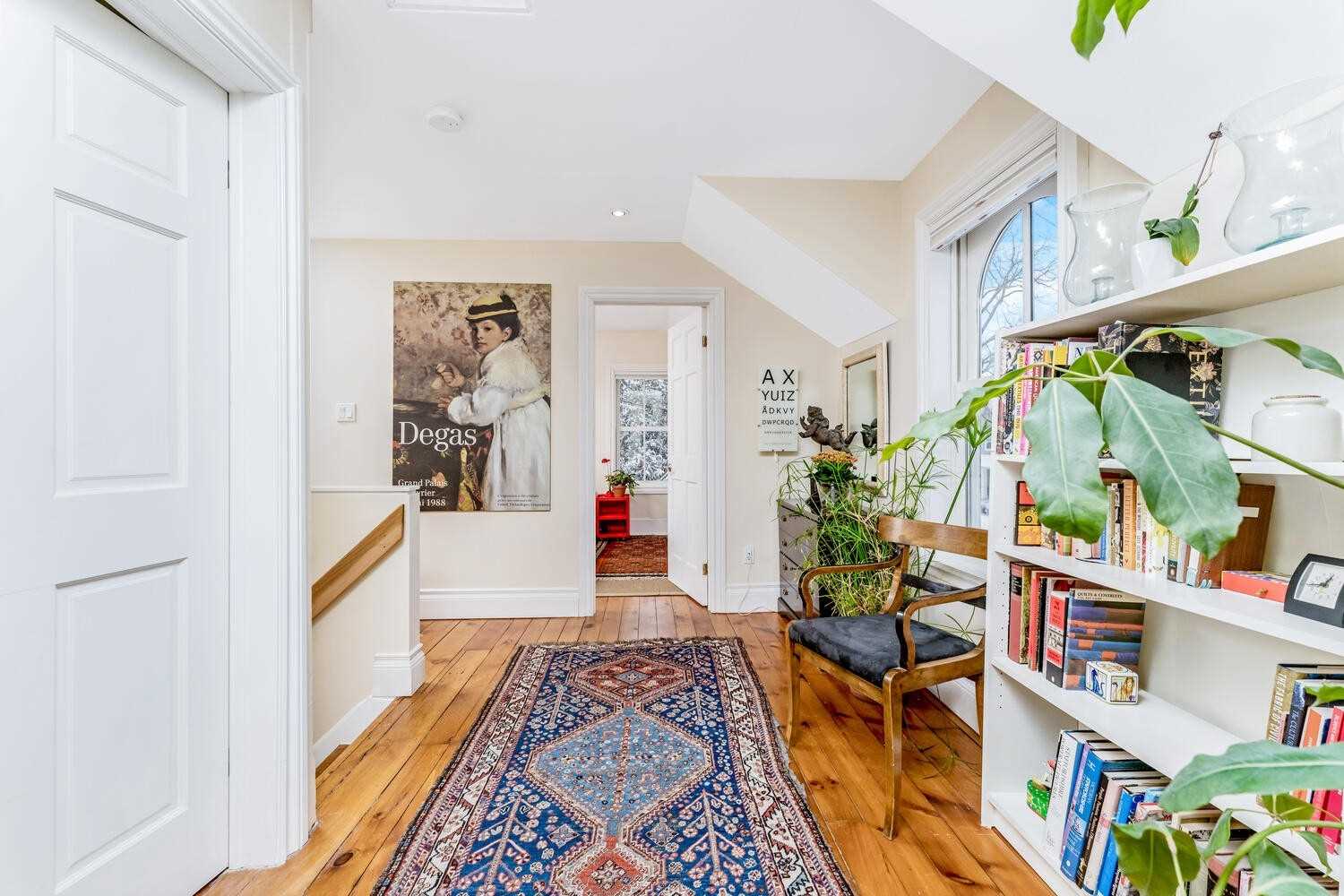 35 Mary St