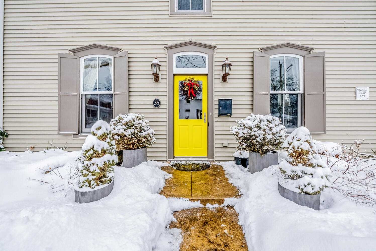 35 Mary St