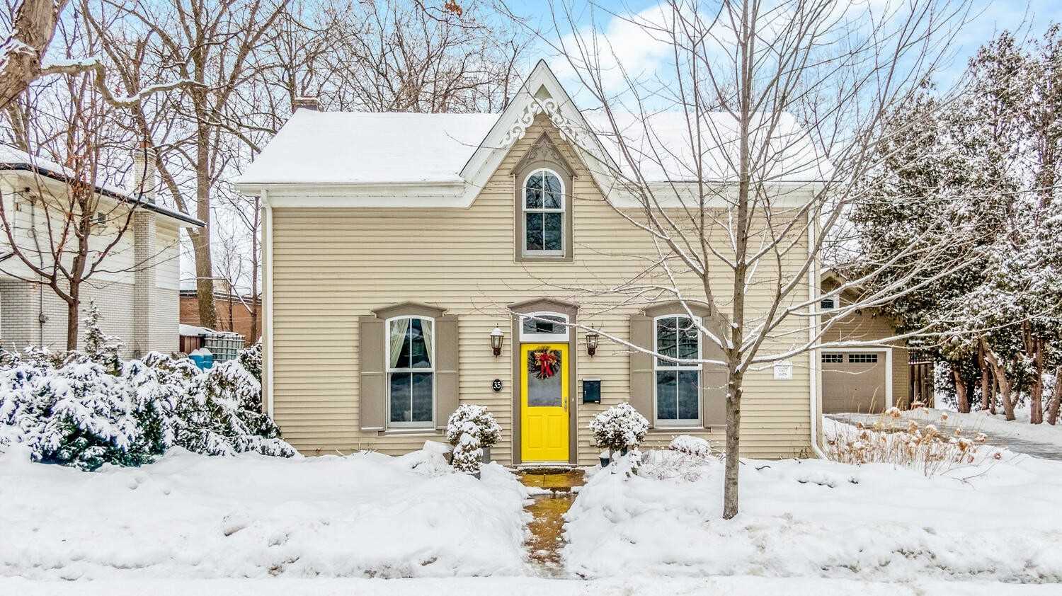 35 Mary St