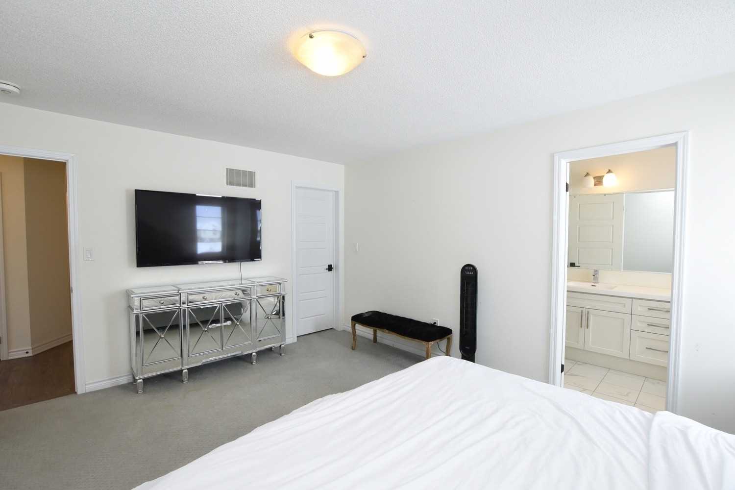 1363 Chretien St
