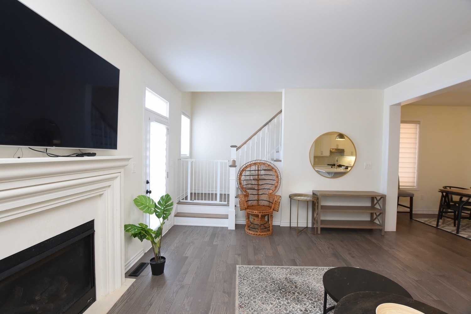 1363 Chretien St
