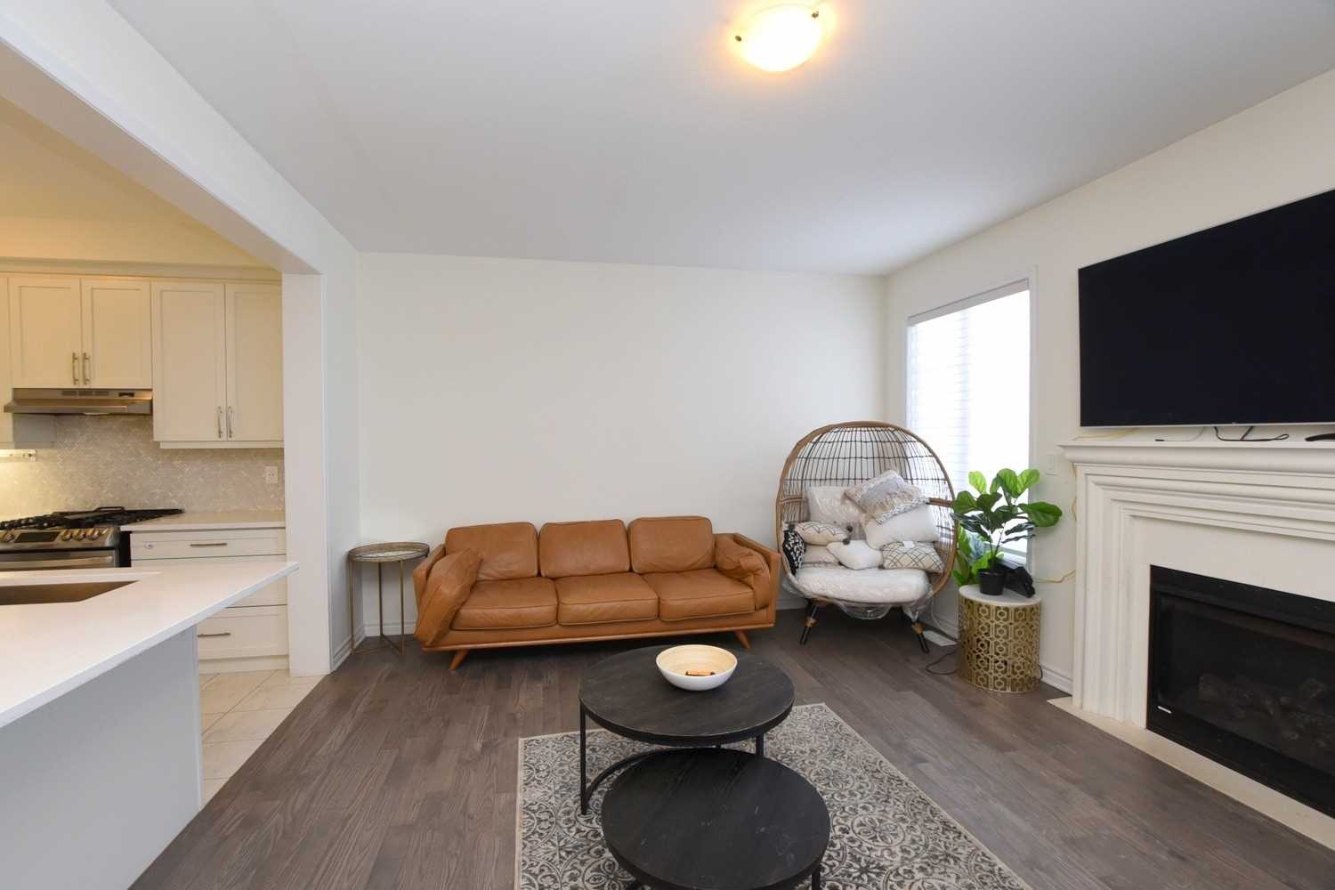 1363 Chretien St