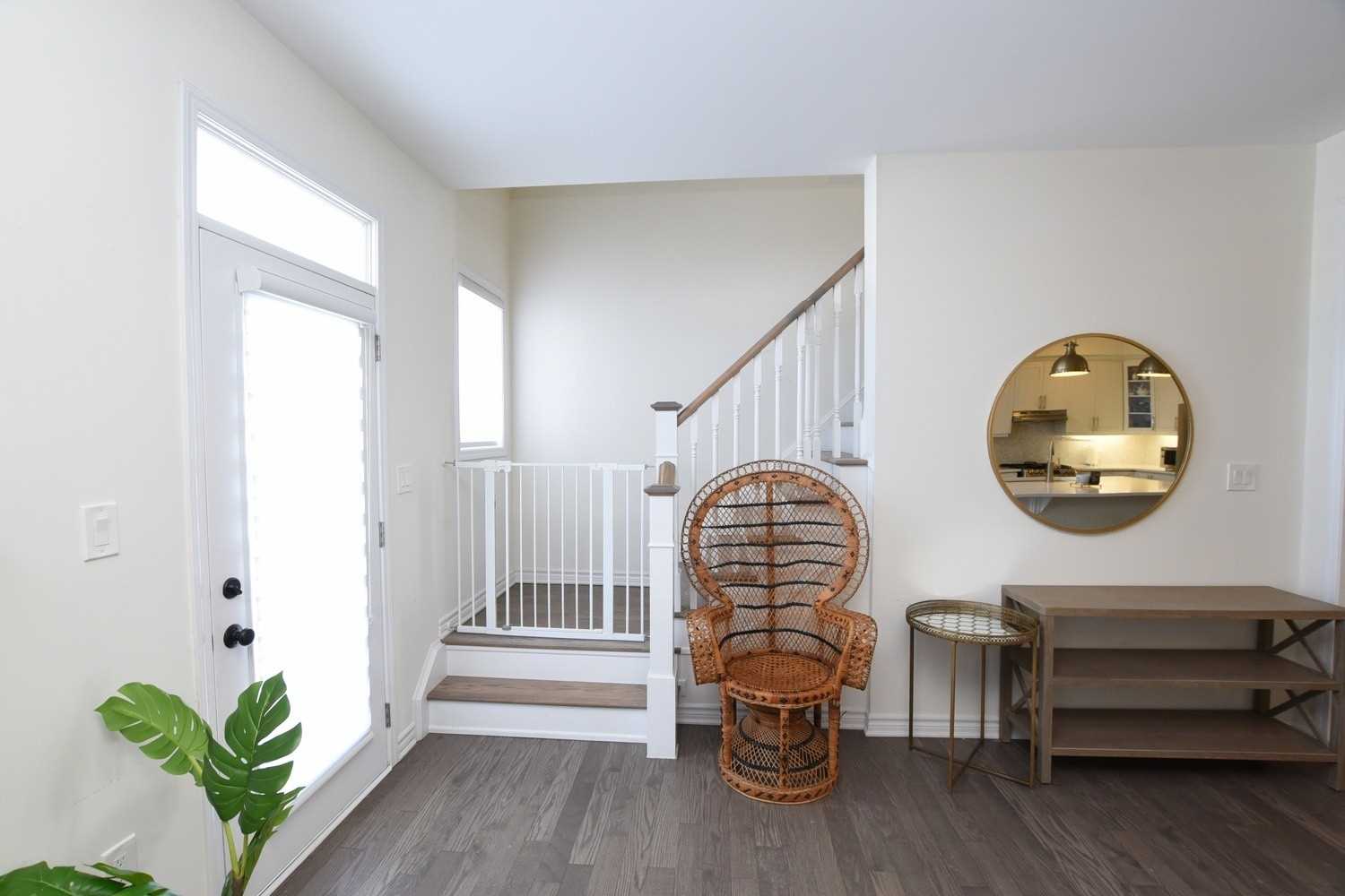 1363 Chretien St
