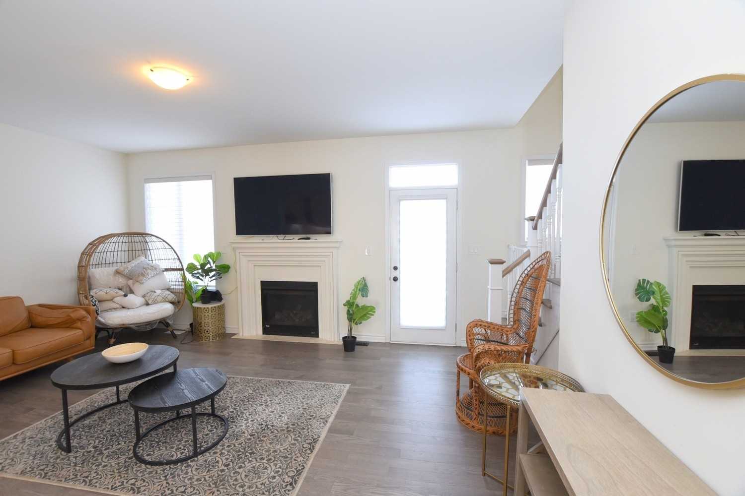 1363 Chretien St