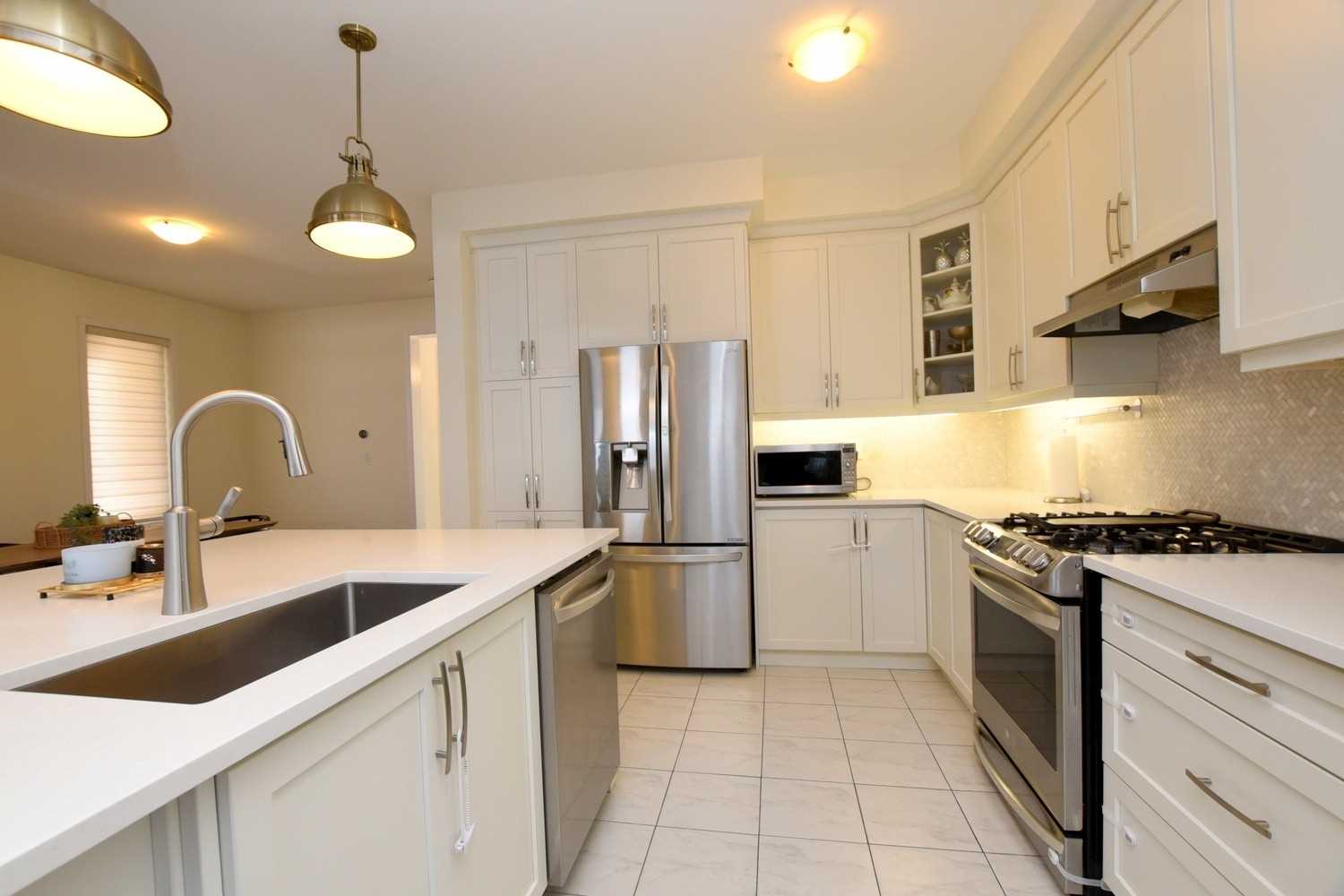 1363 Chretien St