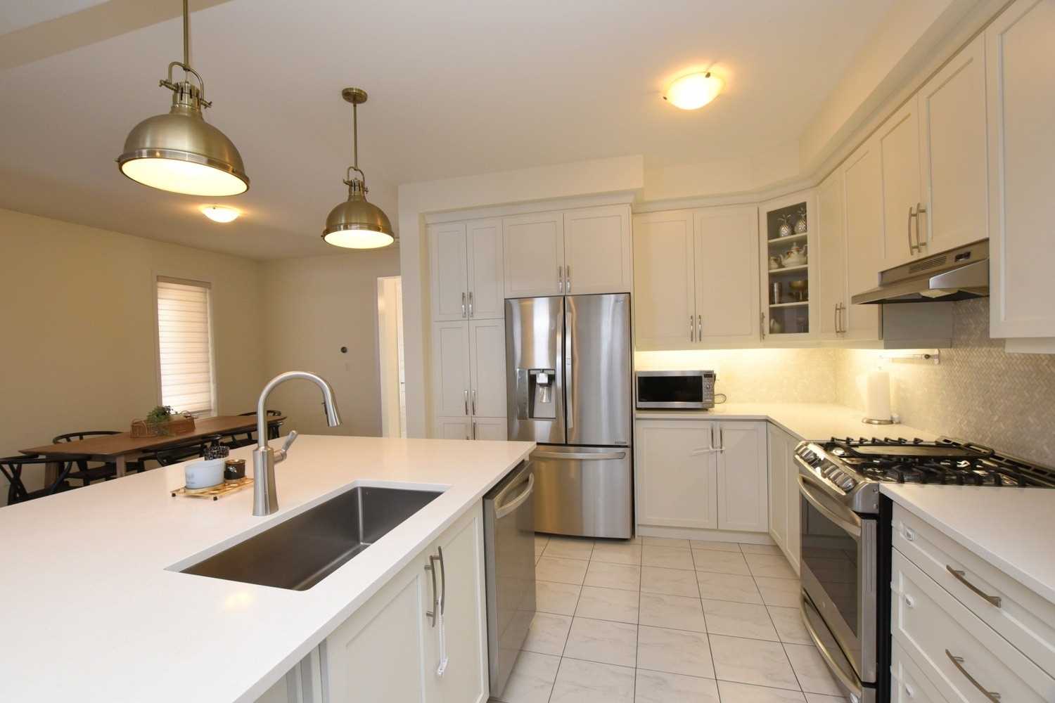 1363 Chretien St