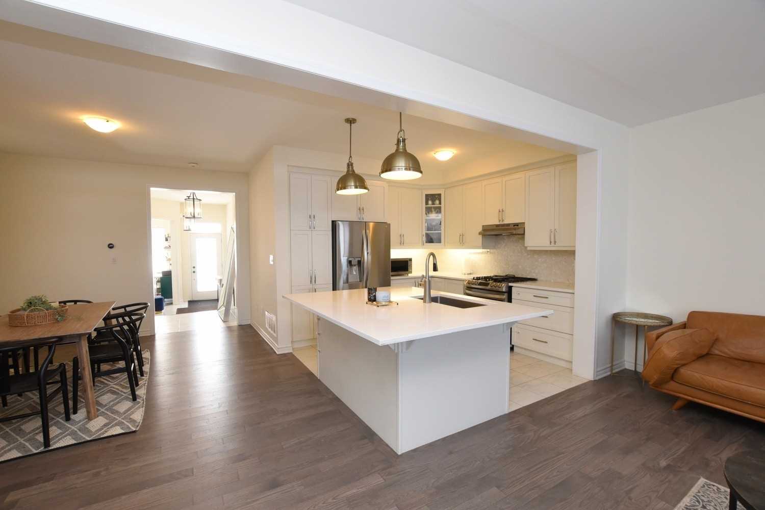 1363 Chretien St