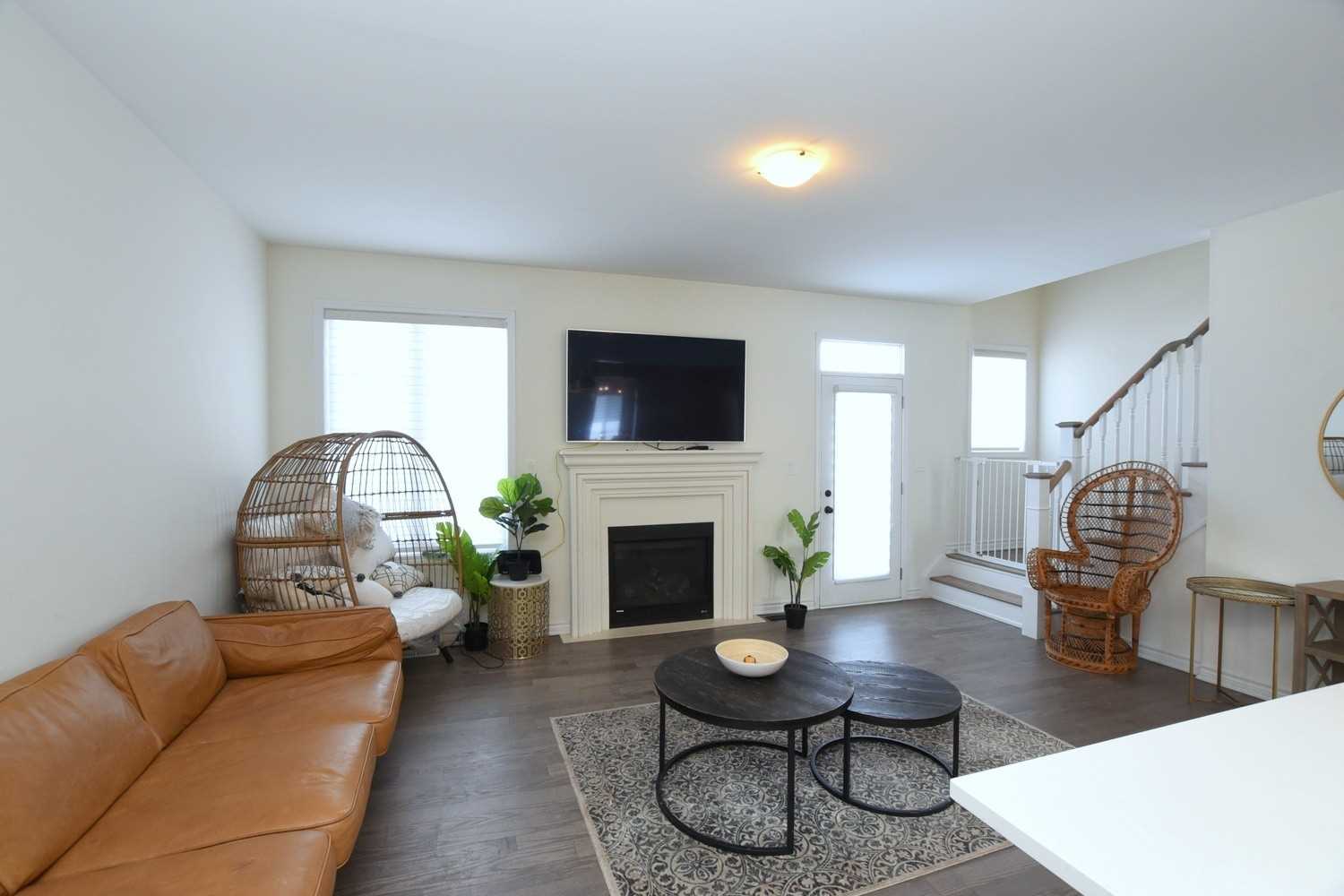1363 Chretien St