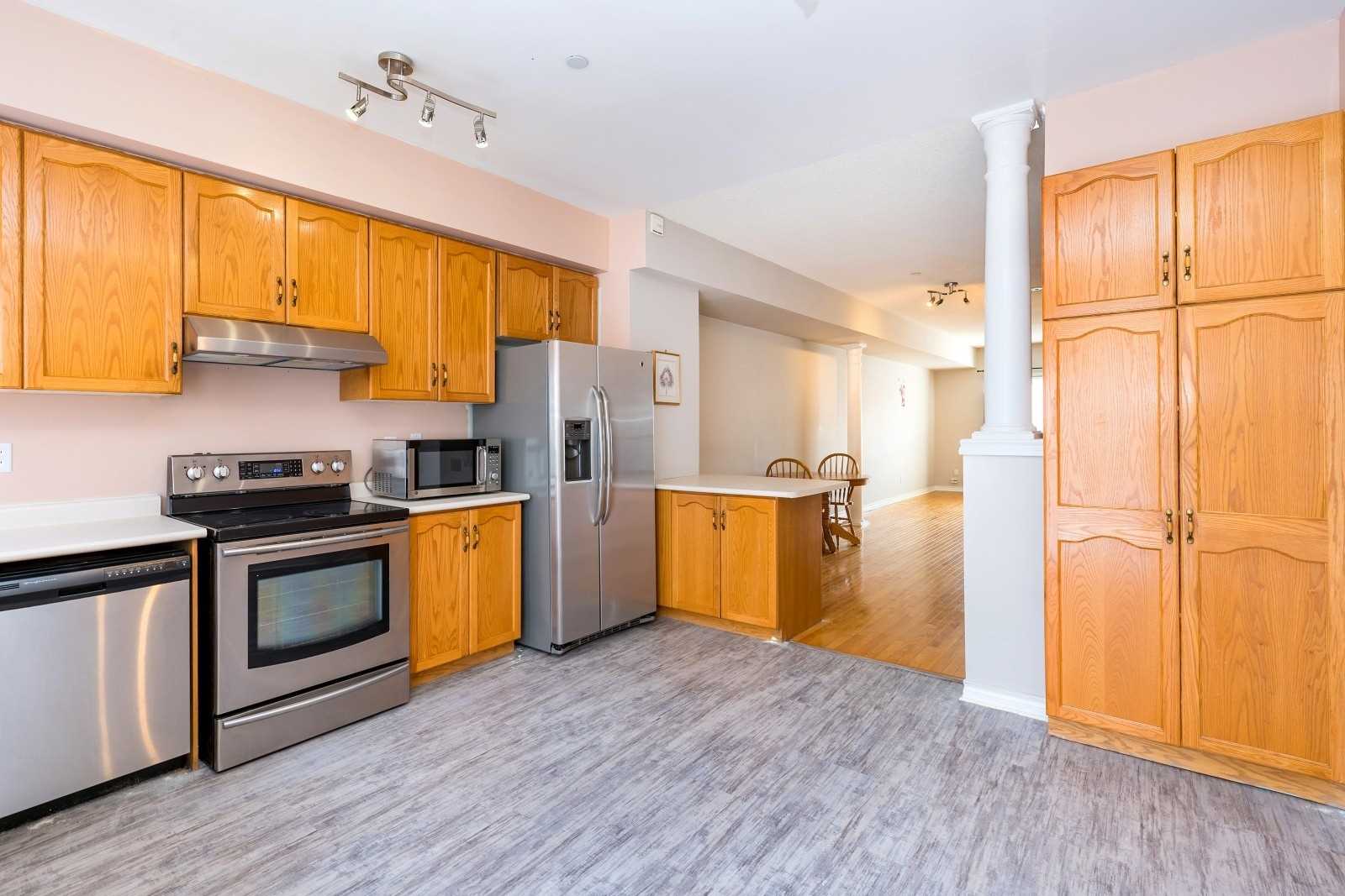 958 The Queensway