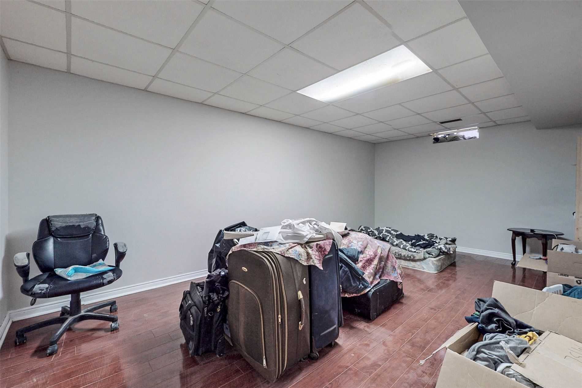 16 Lone Oak Ave