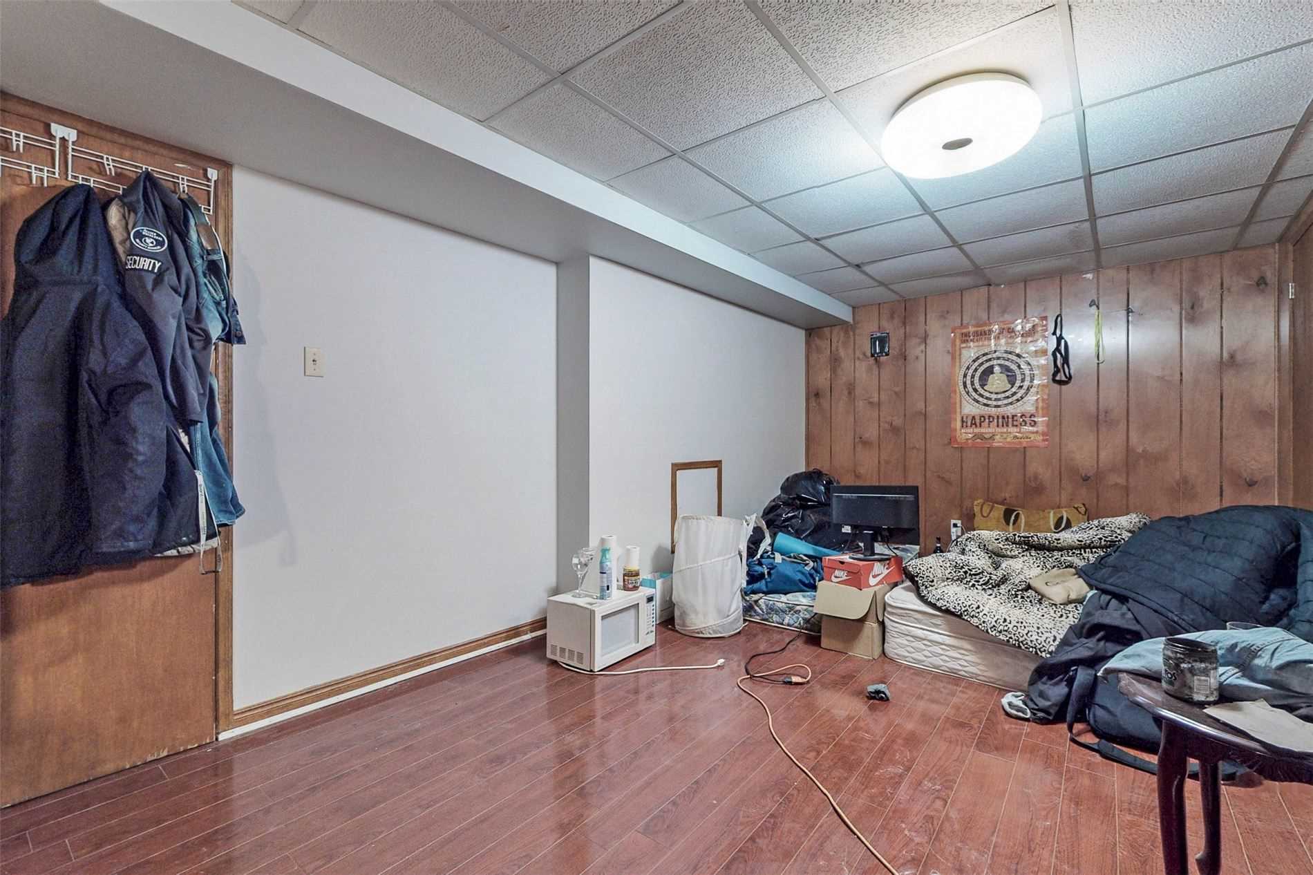 16 Lone Oak Ave