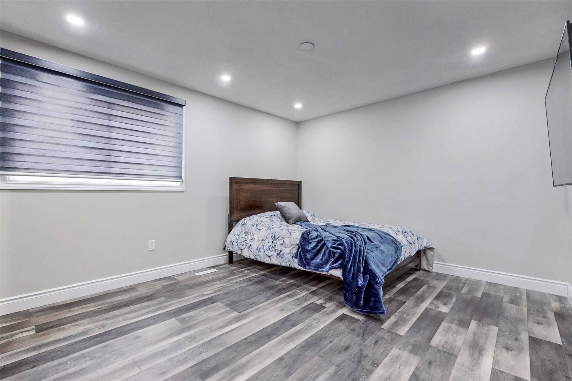 16 Lone Oak Ave