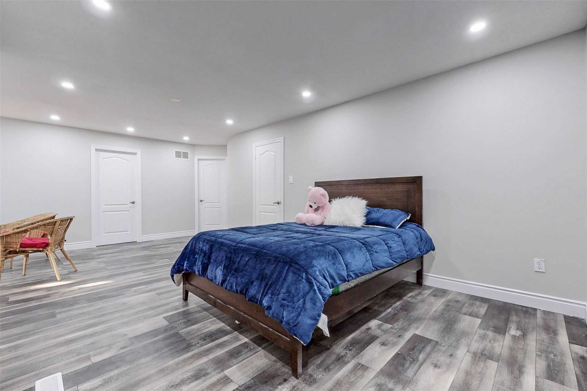 16 Lone Oak Ave
