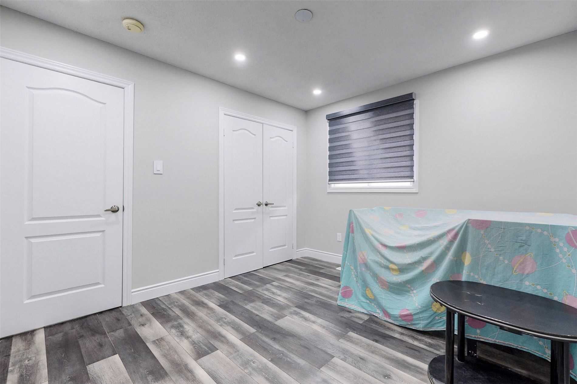 16 Lone Oak Ave