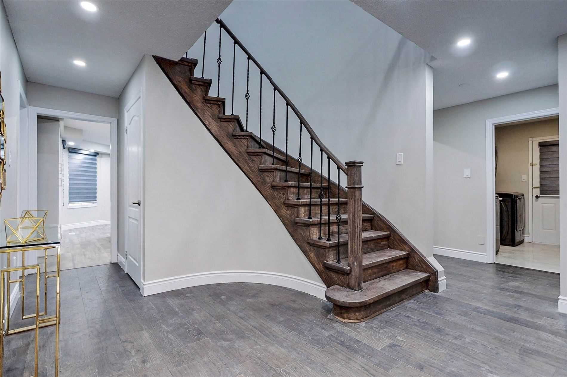 16 Lone Oak Ave