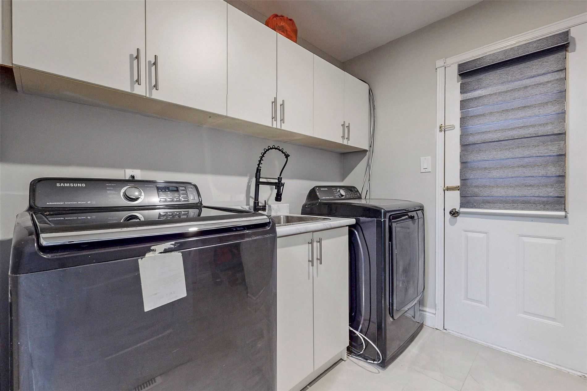 16 Lone Oak Ave