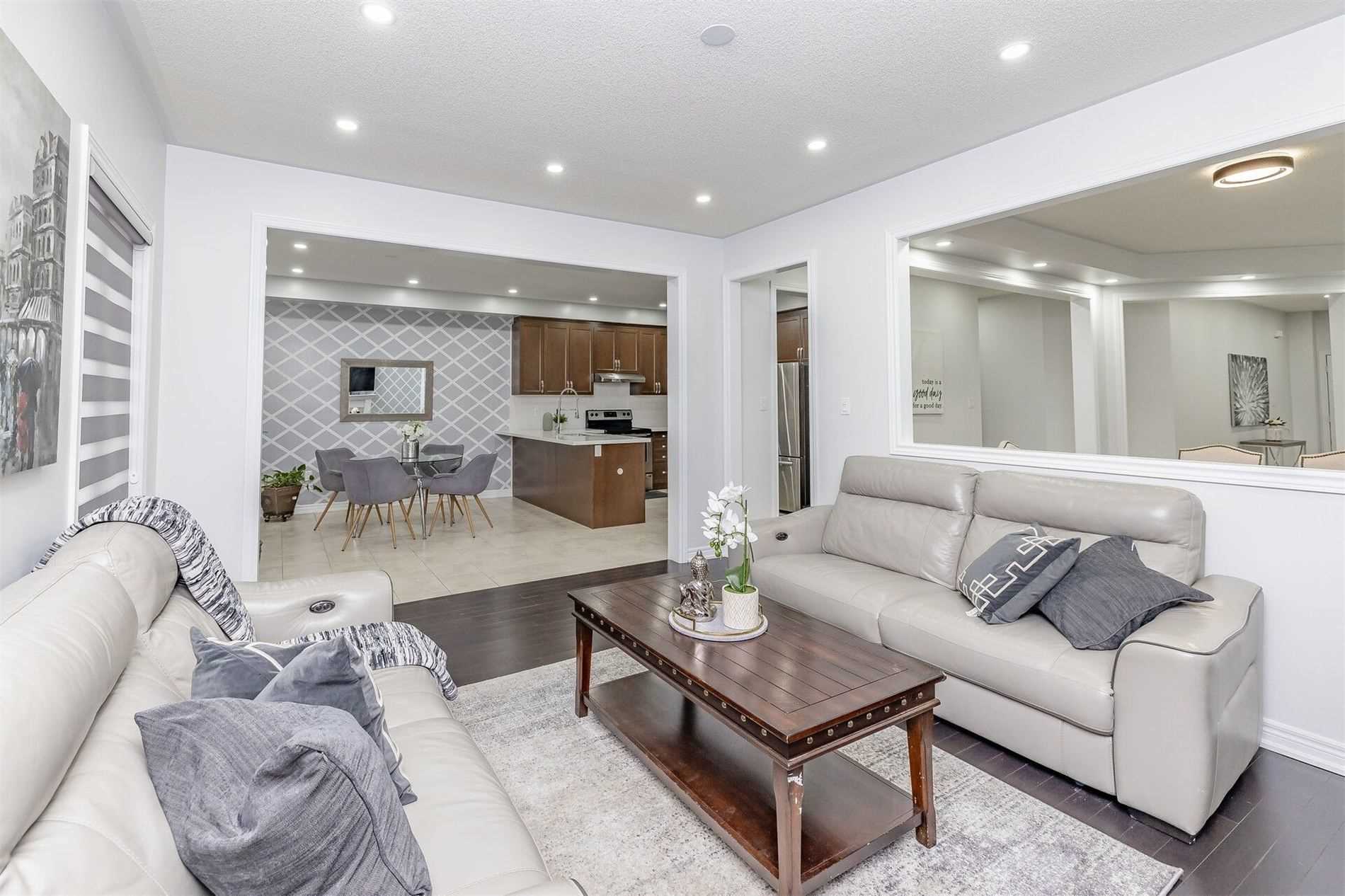107 Banbridge Cres