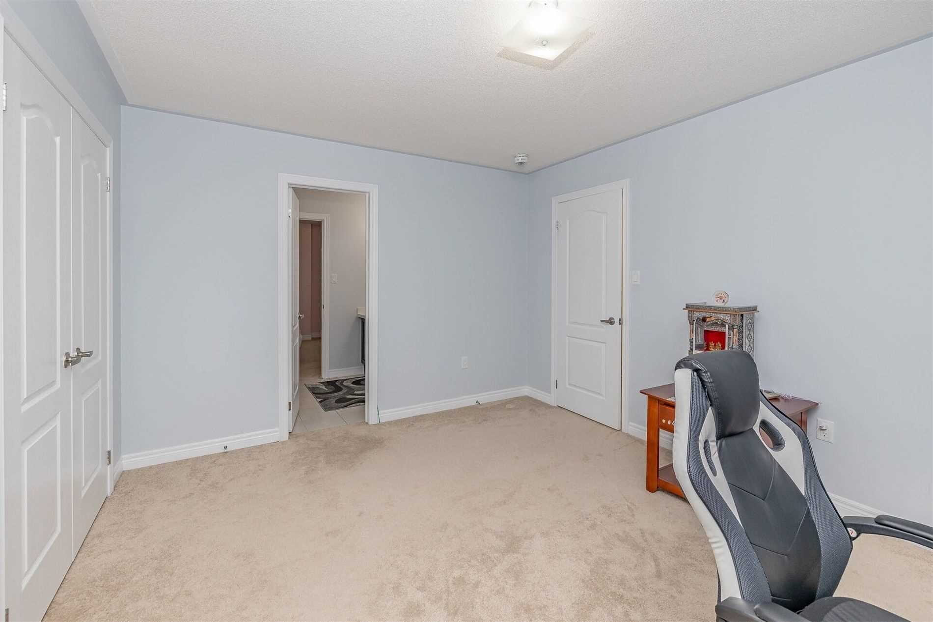 107 Banbridge Cres