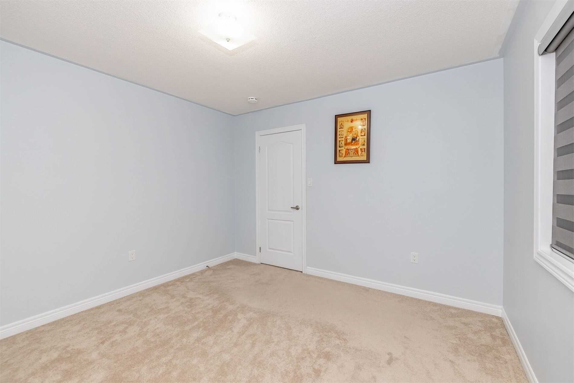 107 Banbridge Cres