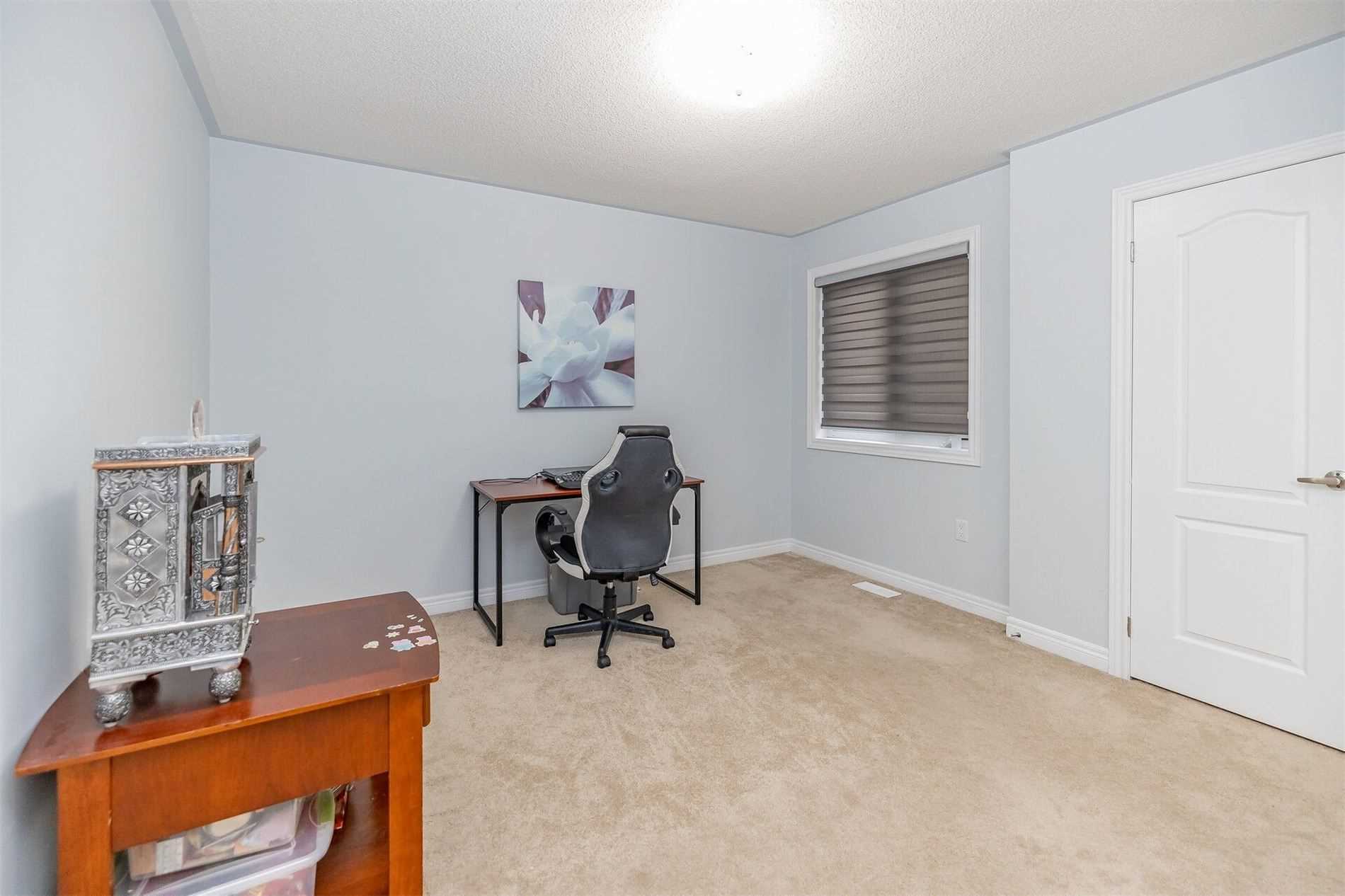 107 Banbridge Cres