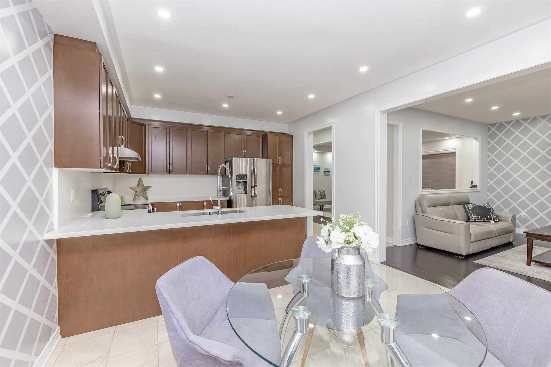 107 Banbridge Cres