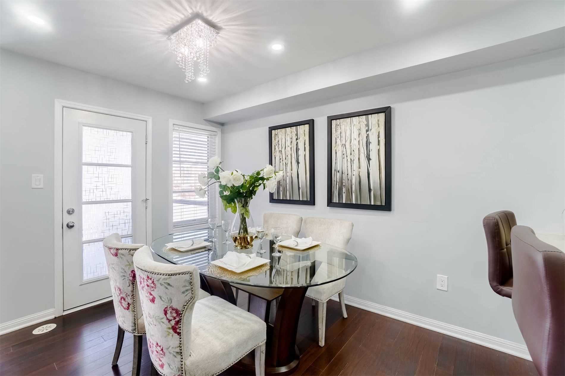 154 Baycliffe Cres