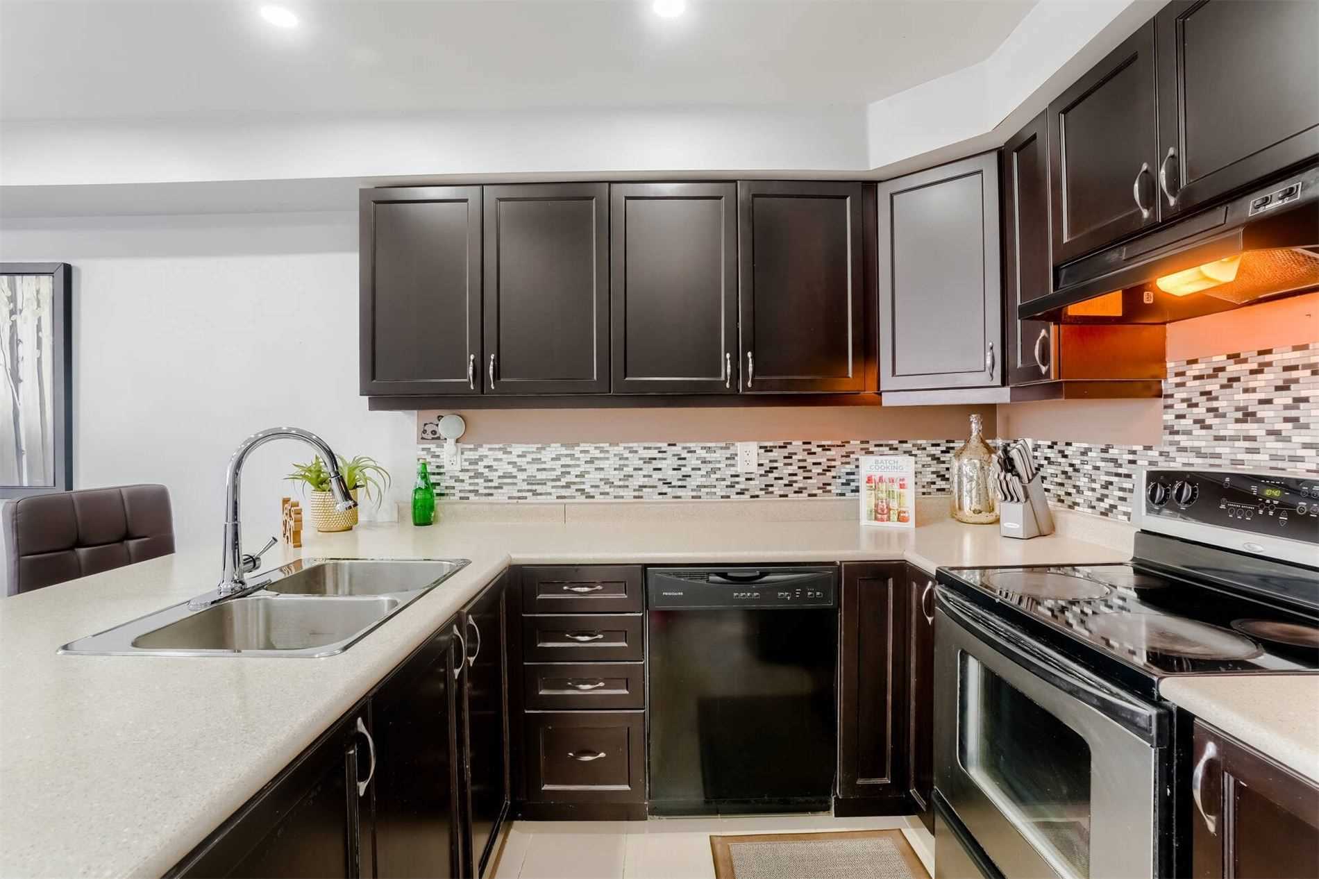 154 Baycliffe Cres