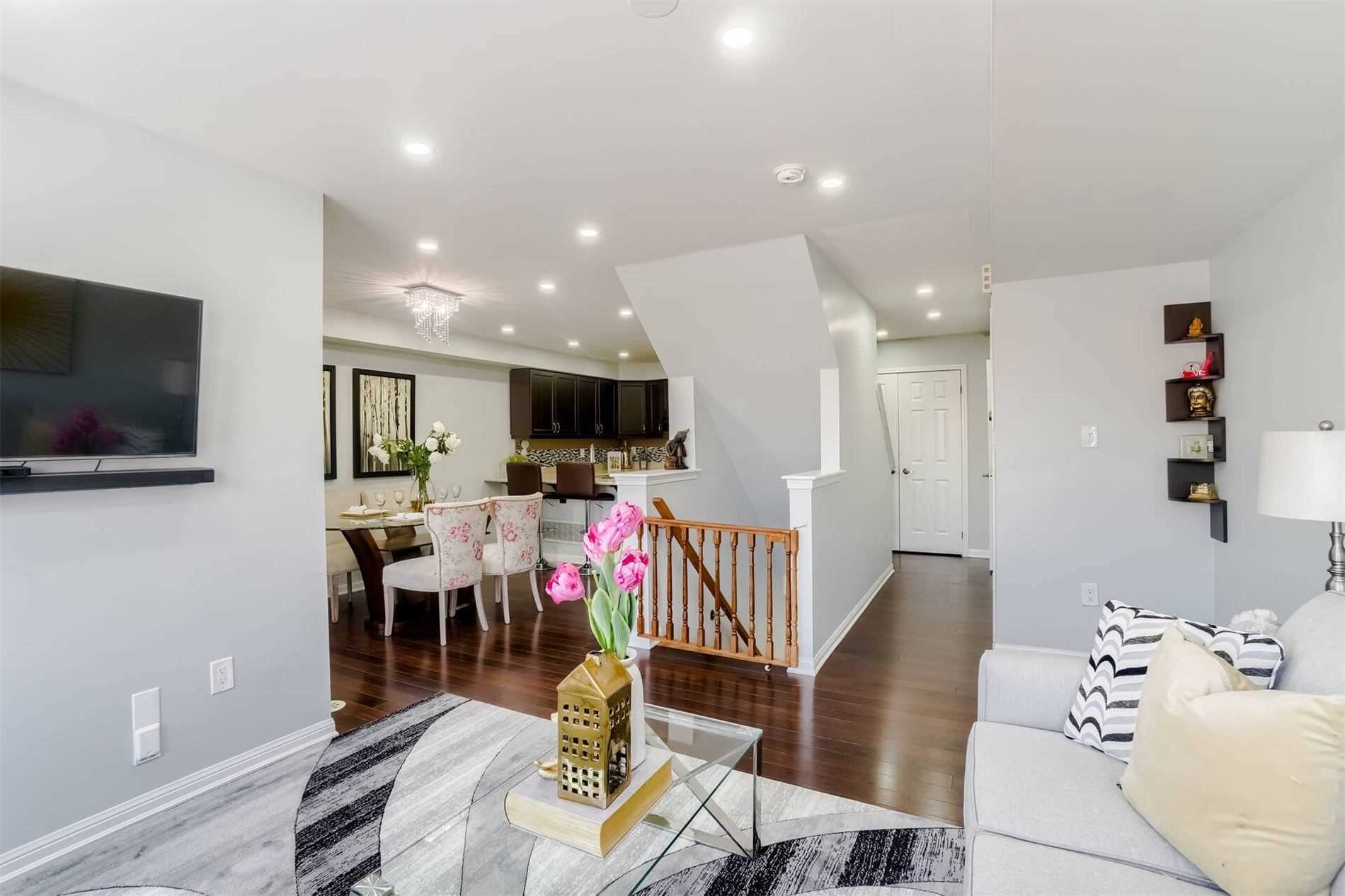 154 Baycliffe Cres