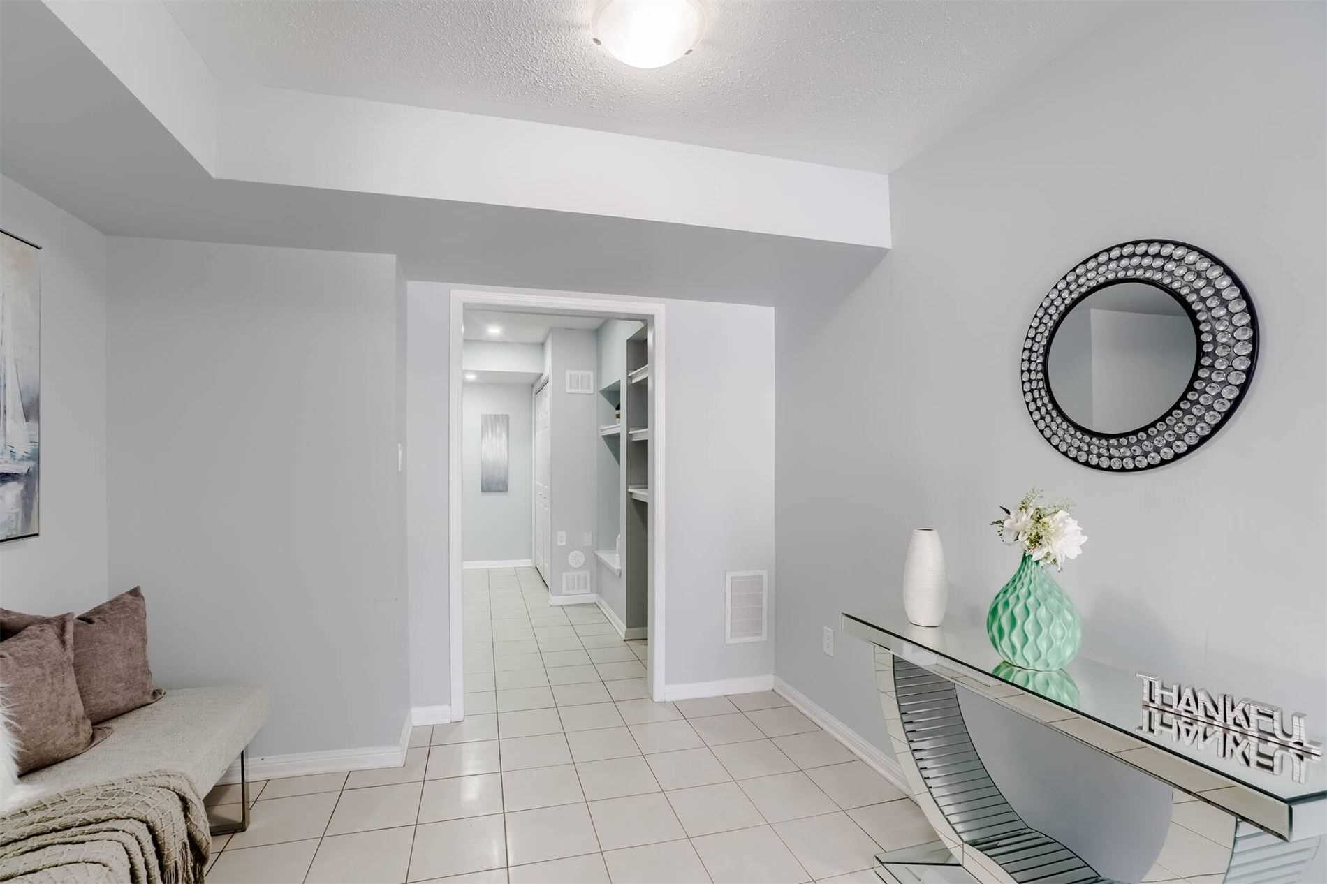154 Baycliffe Cres