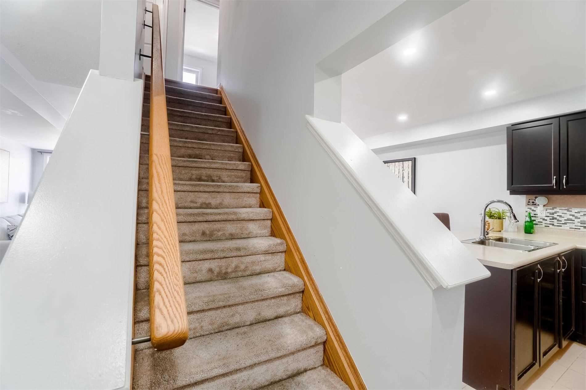 154 Baycliffe Cres