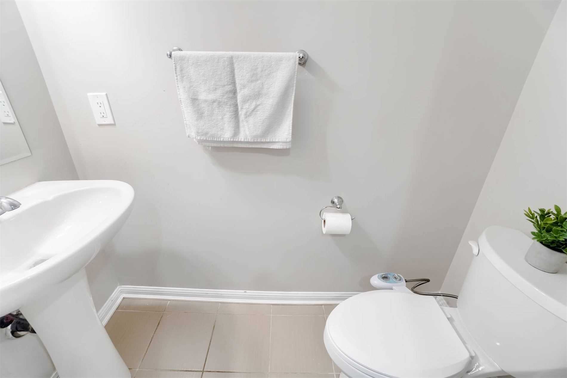 154 Baycliffe Cres