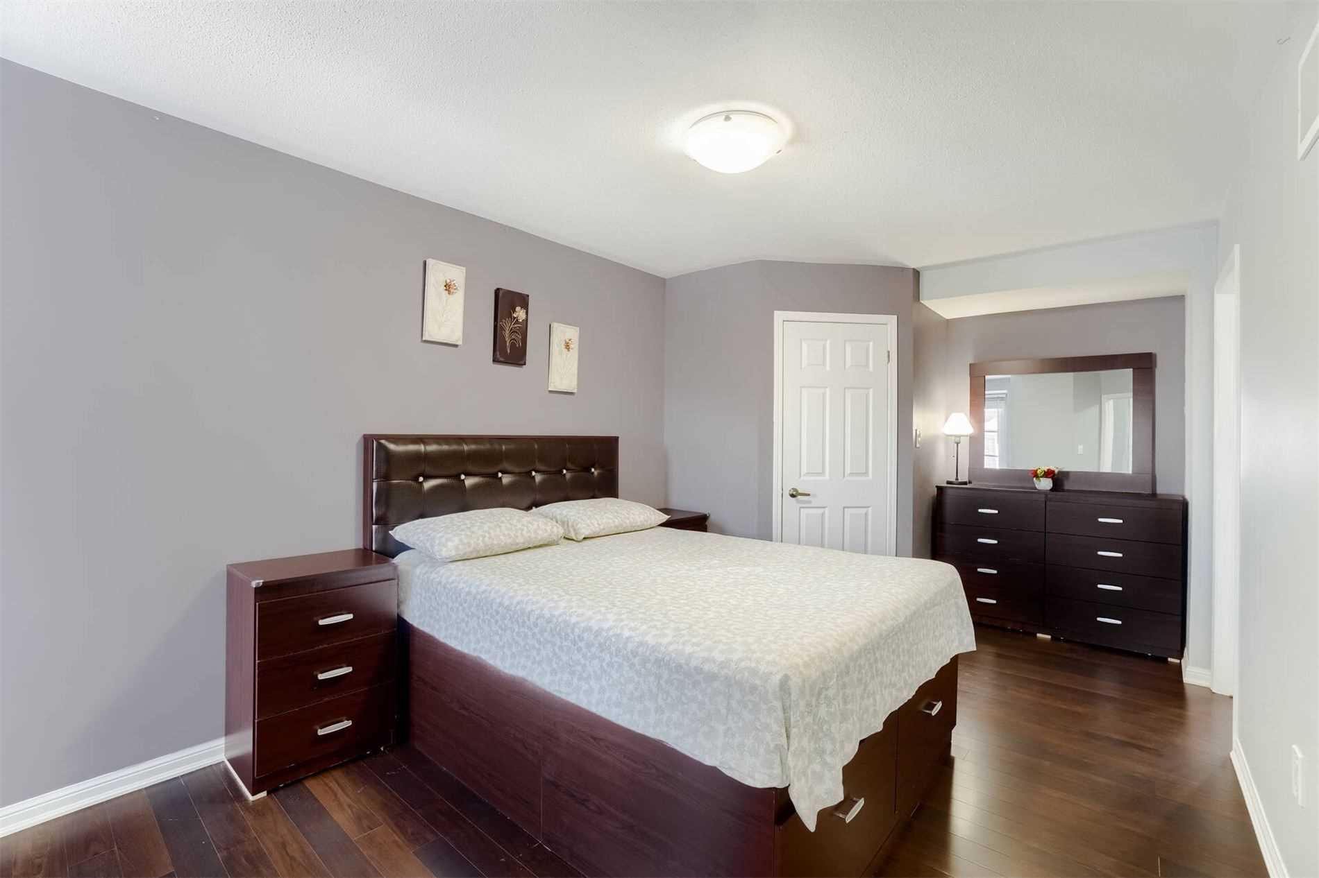 154 Baycliffe Cres